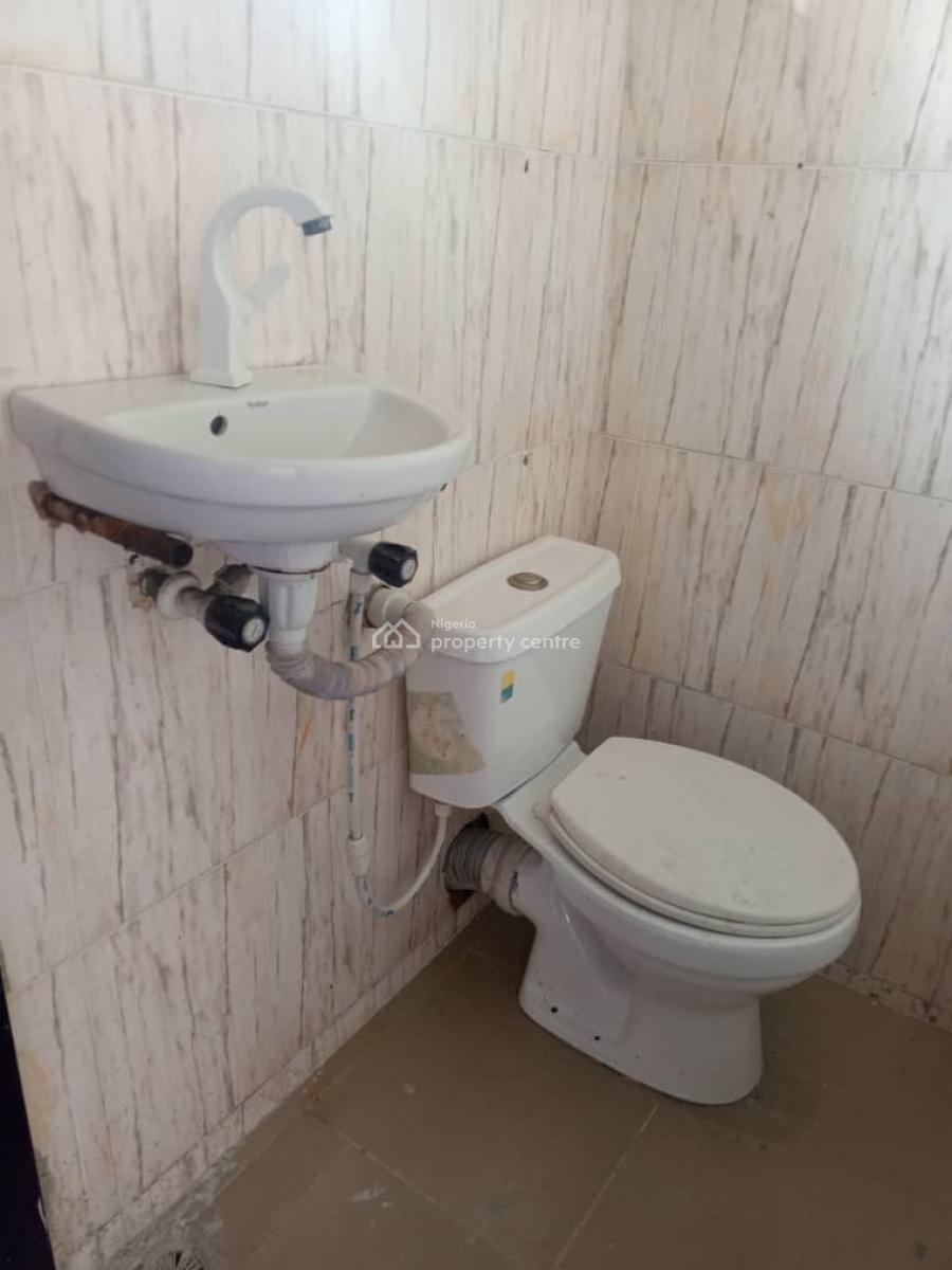 Shop, The Hub Plaza 62 Addo Road, Ajah, Lagos, Plaza / Complex / Mall for Rent