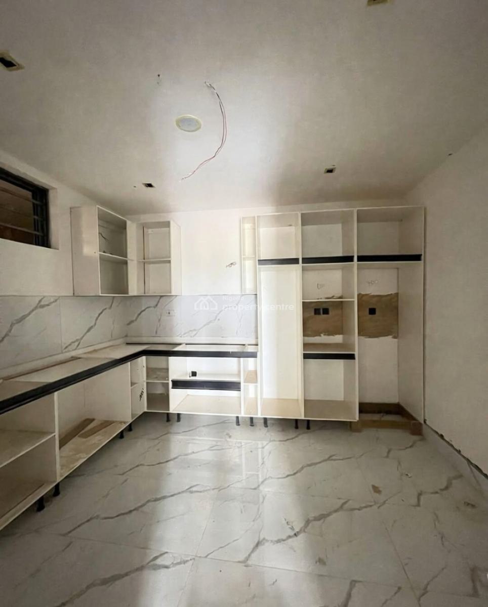 2 Bedroom Apartment, Lekki Phase 1, Lekki, Lagos, Block of Flats for Sale