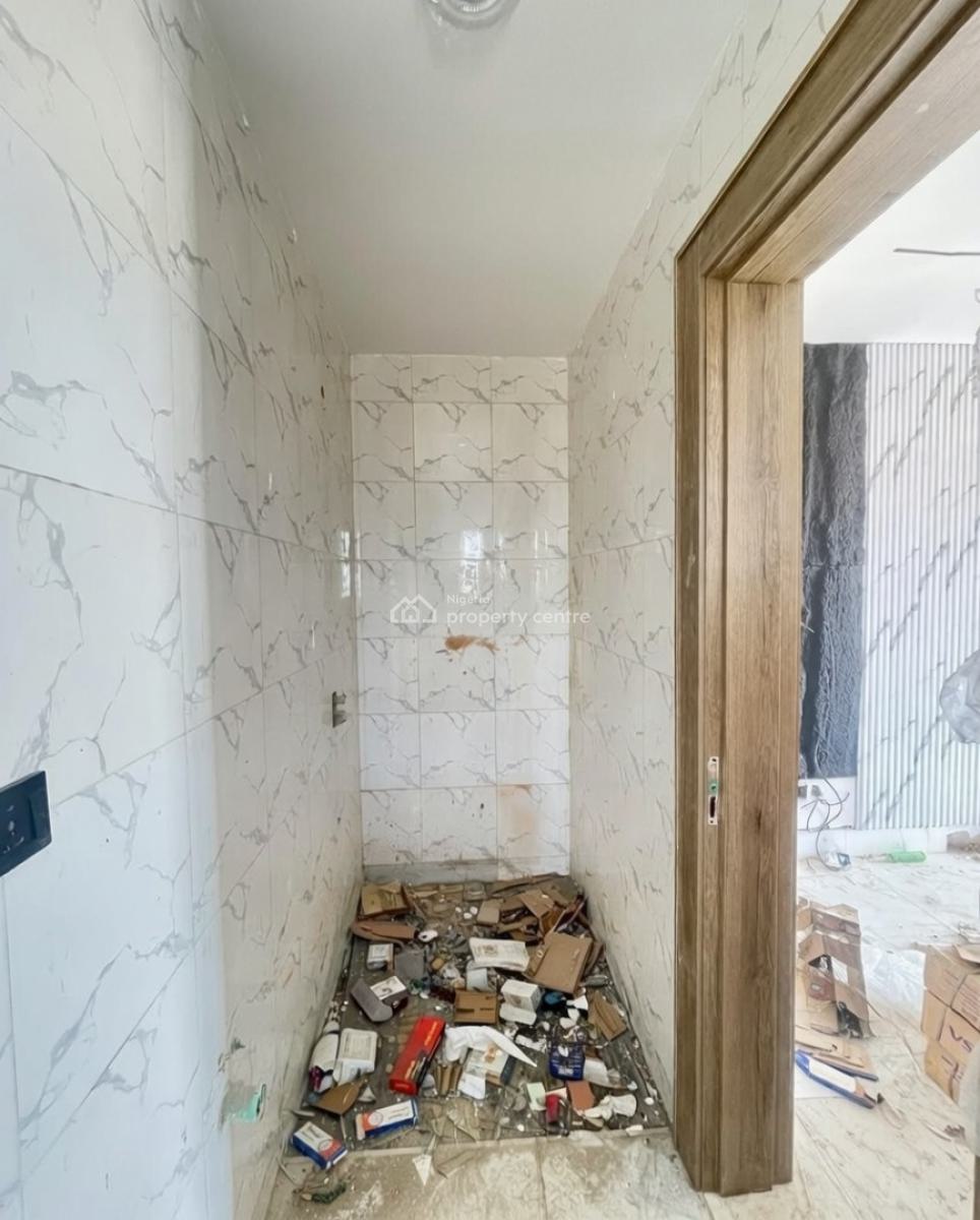 2 Bedroom Apartment, Lekki Phase 1, Lekki, Lagos, Block of Flats for Sale