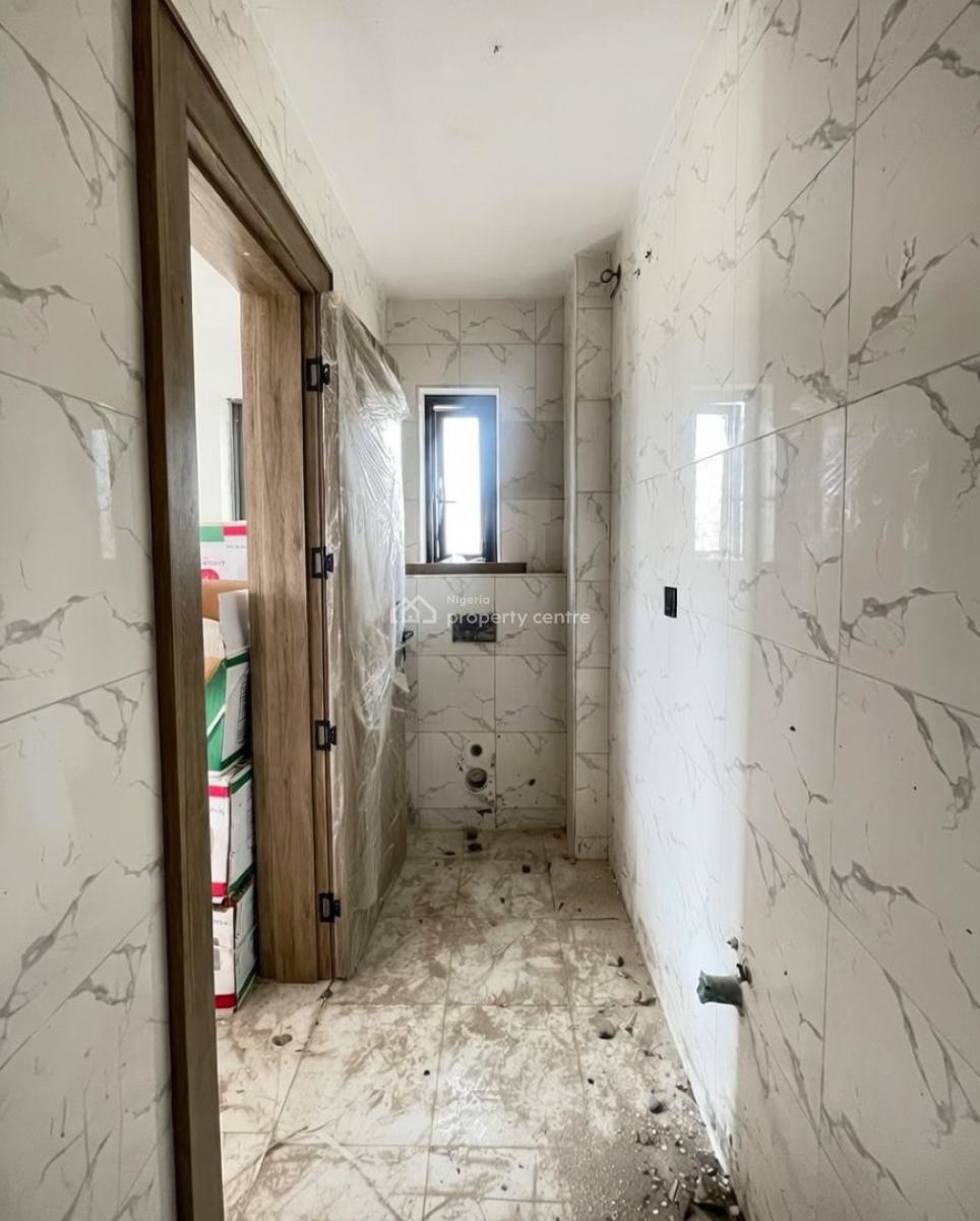 2 Bedroom Apartment, Lekki Phase 1, Lekki, Lagos, Block of Flats for Sale