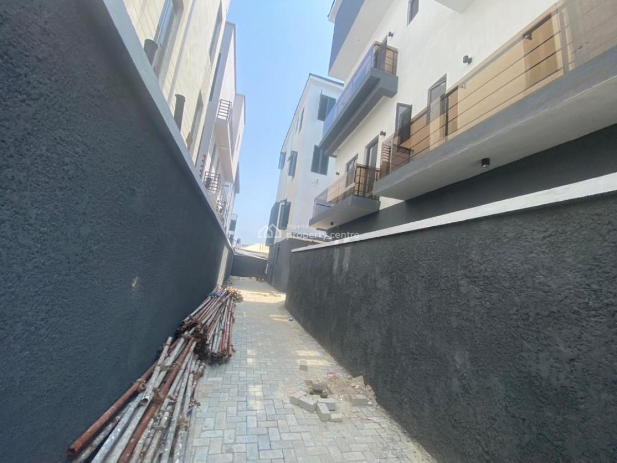 7bedrooms Semi Detached Duplex with a Bq, Lekki Phase 1, Lekki, Lagos, Semi-detached Duplex for Sale