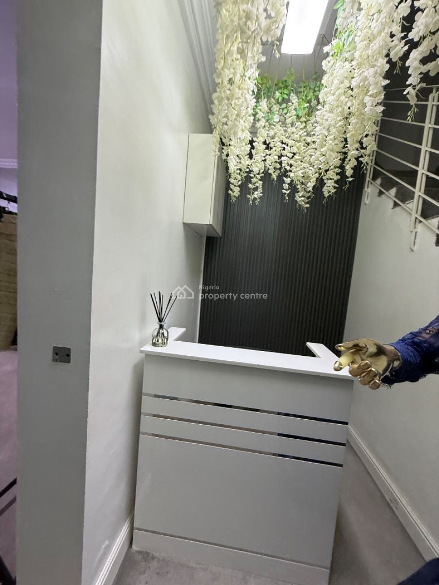 4 Bedroom Terrace Duplex Commercial Duplex with Bq, Lekki Phase 1, Lekki, Lagos, Terraced Duplex for Rent
