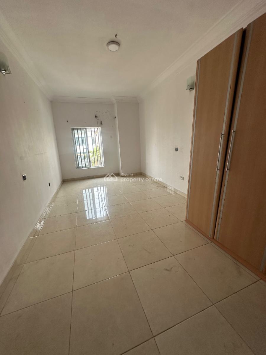 a Nice Bedroom Upstairs, Canal West Estate, Osapa, Lekki, Lagos, House for Rent