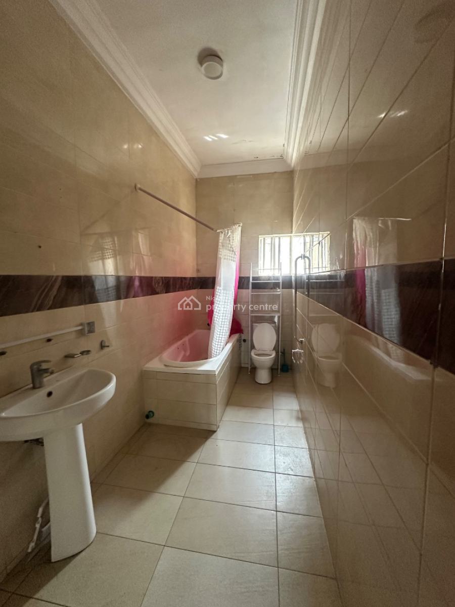 a Nice Bedroom Upstairs, Canal West Estate, Osapa, Lekki, Lagos, House for Rent