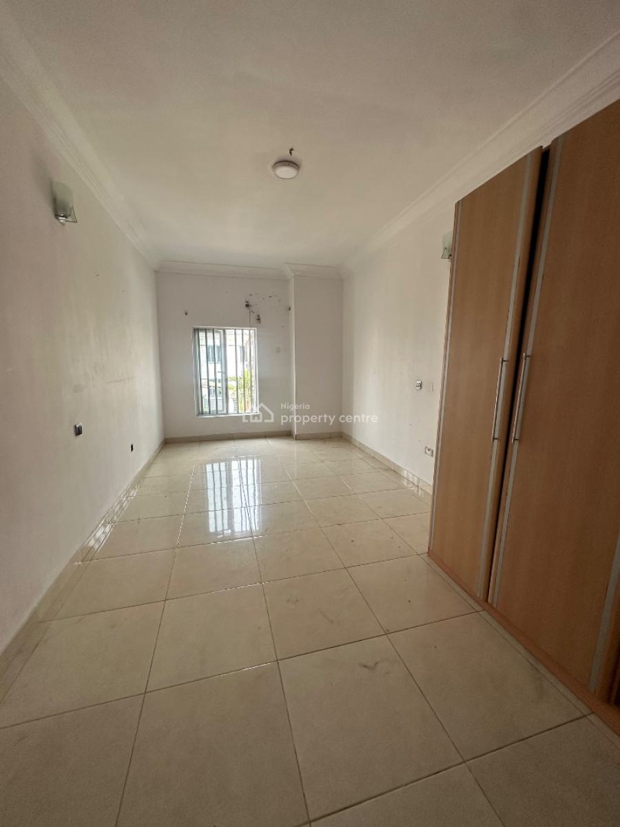 a Nice Bedroom Upstairs, Canal West Estate, Osapa, Lekki, Lagos, House for Rent
