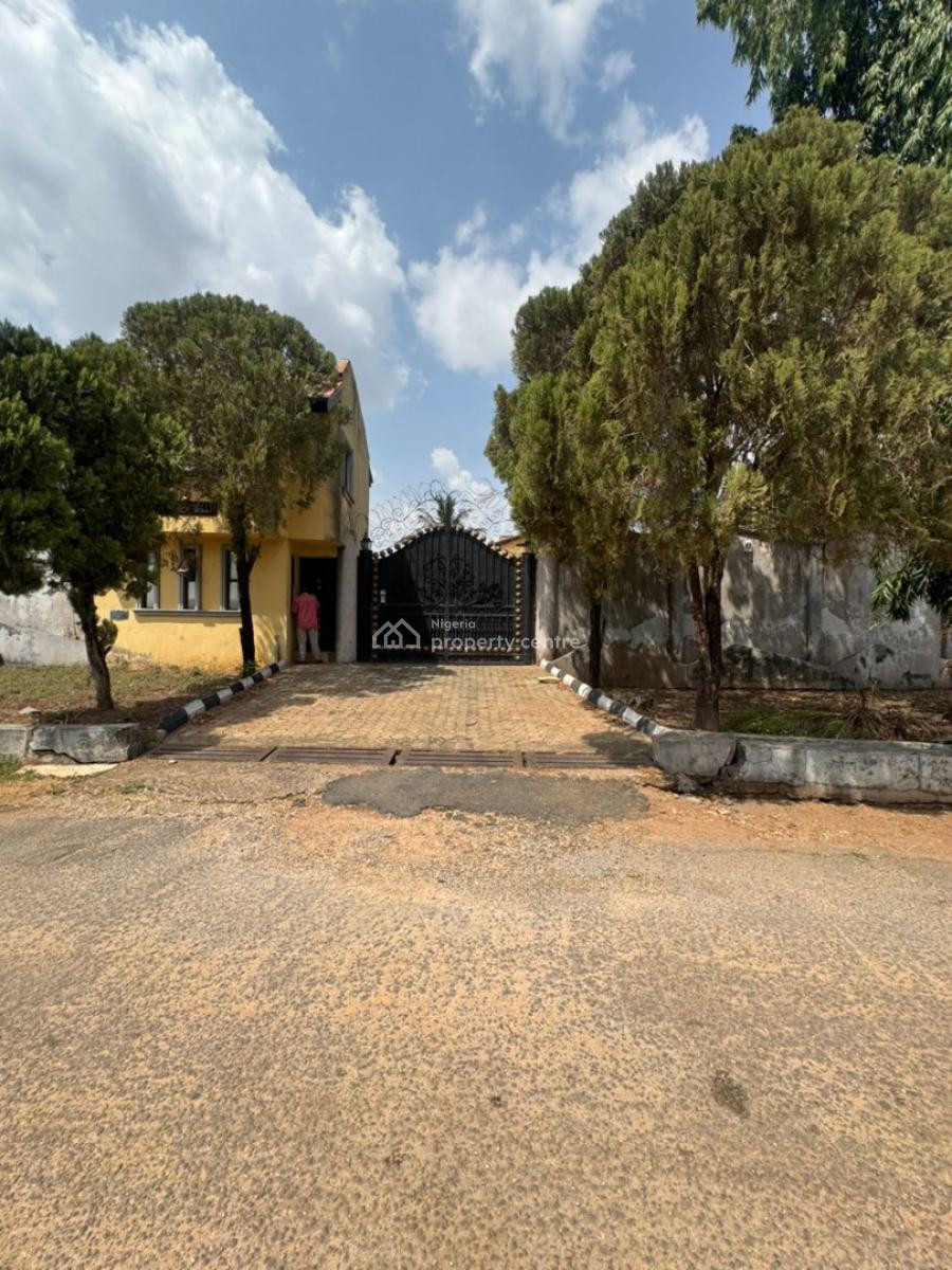 7 Bedrooms Duplex + 4 Units of Room & Parlour Bq, Onireke Gra, Ibadan, Oyo, Semi-detached Duplex for Sale