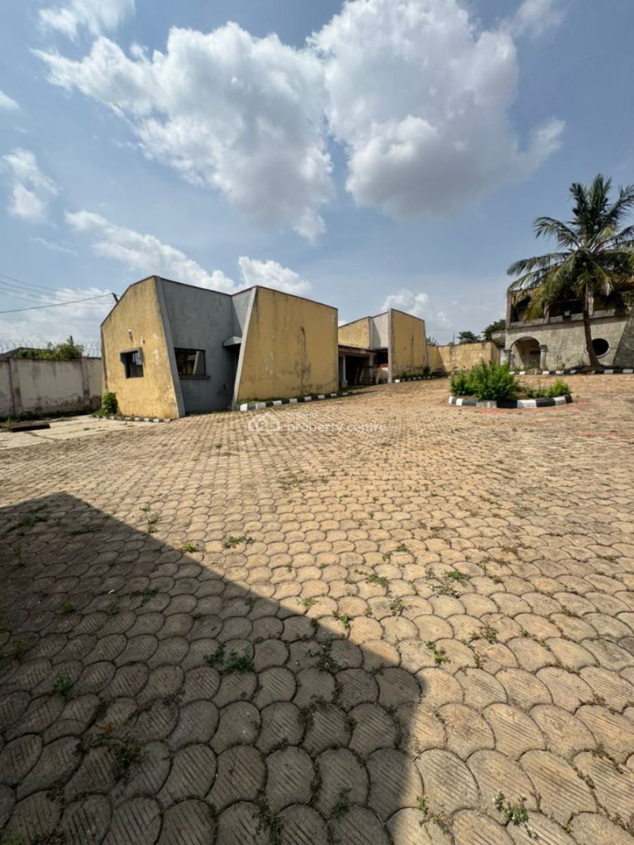 7 Bedrooms Duplex + 4 Units of Room & Parlour Bq, Onireke Gra, Ibadan, Oyo, Semi-detached Duplex for Sale