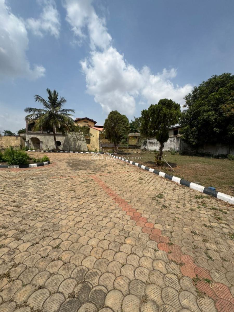 7 Bedrooms Duplex + 4 Units of Room & Parlour Bq, Onireke Gra, Ibadan, Oyo, Semi-detached Duplex for Sale