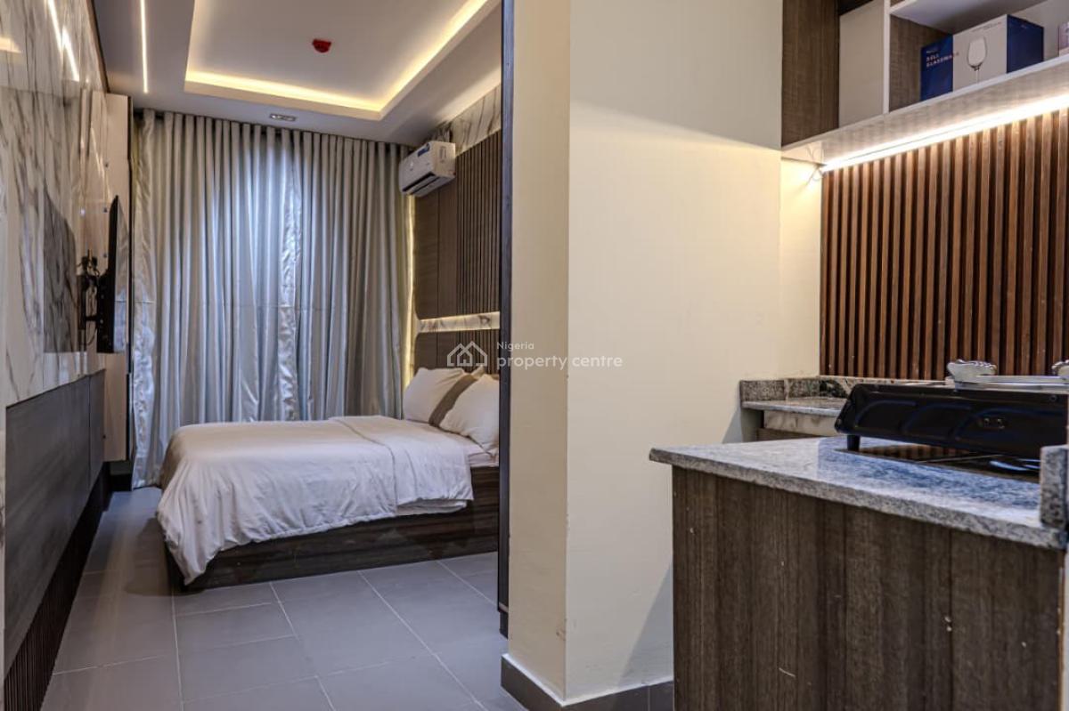 Cozy Studio Apartment with Swimming Pool, Gym and Balcony, Close to Lekki Central Mosque and Imax Cinema, Lekki Phase 1, Lekki, Lagos, Flat / Apartment Short Let
