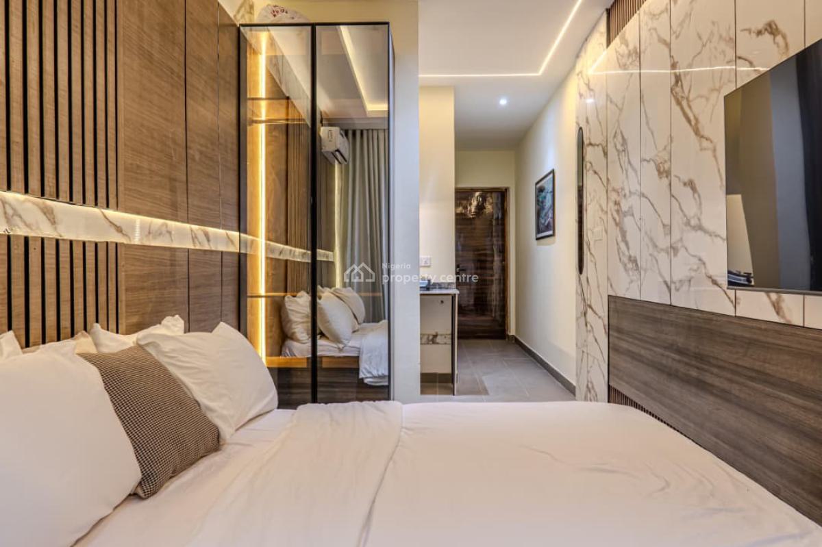 Cozy Studio Apartment with Swimming Pool, Gym and Balcony, Close to Lekki Central Mosque and Imax Cinema, Lekki Phase 1, Lekki, Lagos, Flat / Apartment Short Let