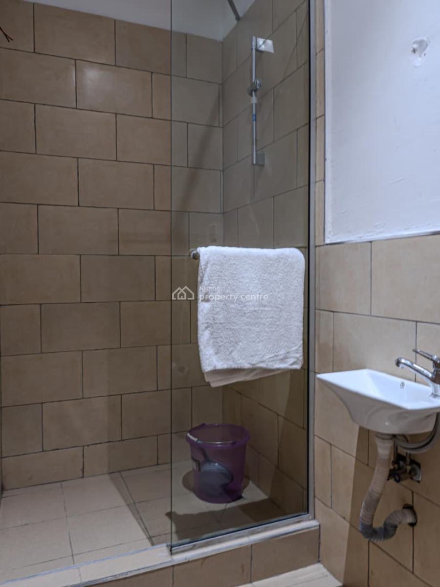 Cozy Studio Apartment with Swimming Pool, Gym and Balcony, Close to Lekki Central Mosque and Imax Cinema, Lekki Phase 1, Lekki, Lagos, Flat / Apartment Short Let