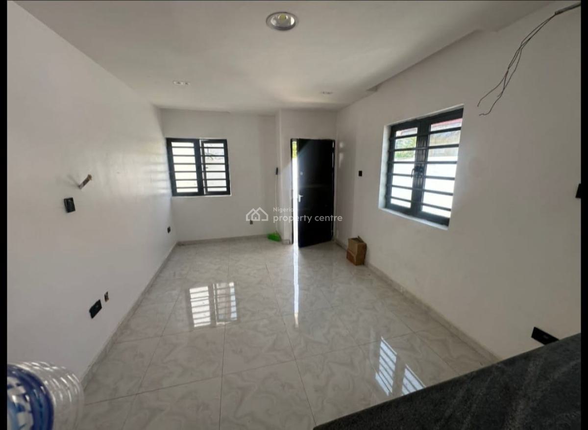 Fully Serviced 1 Bedroom Ensuite Apartment with Swimming Pool, 24hrs Power, Lekki Phase 1, Lekki, Lagos, Mini Flat (room and Parlour) for Rent