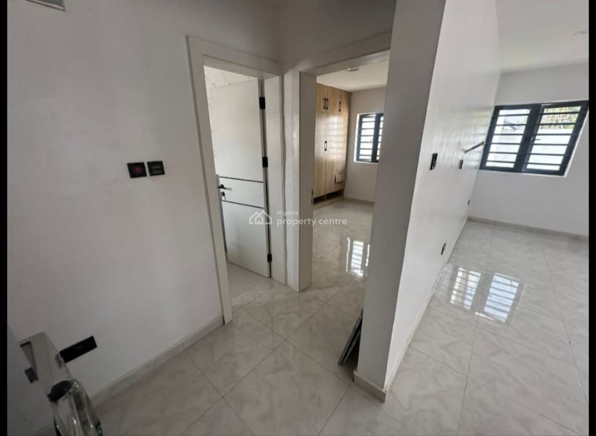 Fully Serviced 1 Bedroom Ensuite Apartment with Swimming Pool, 24hrs Power, Lekki Phase 1, Lekki, Lagos, Mini Flat (room and Parlour) for Rent