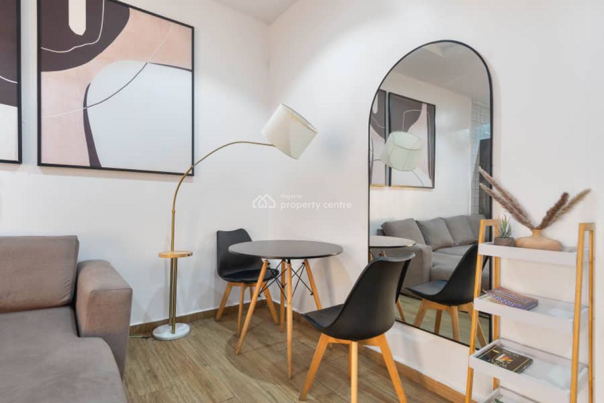 Beautiful 1bedroom Apartment Gym, Pool and Balcony, Lekki Phase 1, Lekki, Lagos, Flat / Apartment Short Let