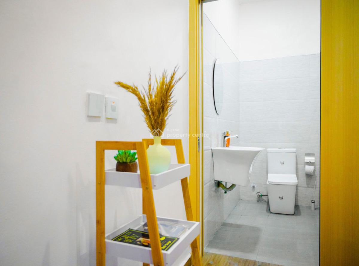 Beautiful 1bedroom Apartment with Gym, Pool, Balcony and Elevator, Lekki, Lagos, Flat / Apartment Short Let