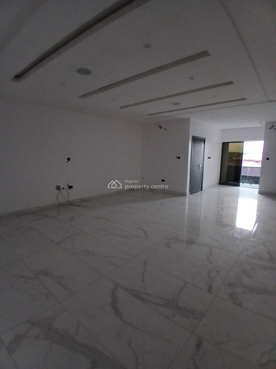 Newly Built and Serviced with 24/7 Power Supply 3 Bedroom En-suite Fla, Lekki Phase 1, Lekki, Lagos, Flat / Apartment for Rent