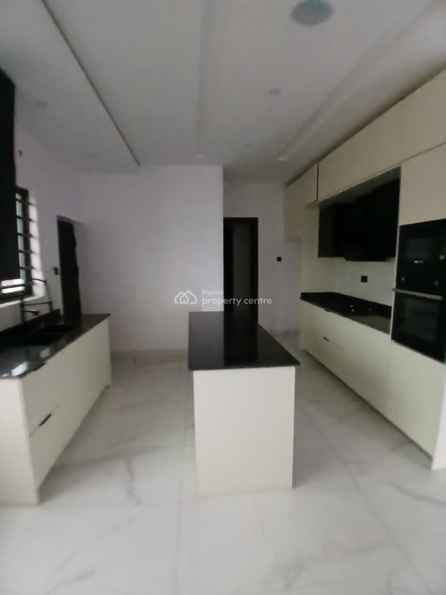 Newly Built and Serviced with 24/7 Power Supply 3 Bedroom En-suite Fla, Lekki Phase 1, Lekki, Lagos, Flat / Apartment for Rent