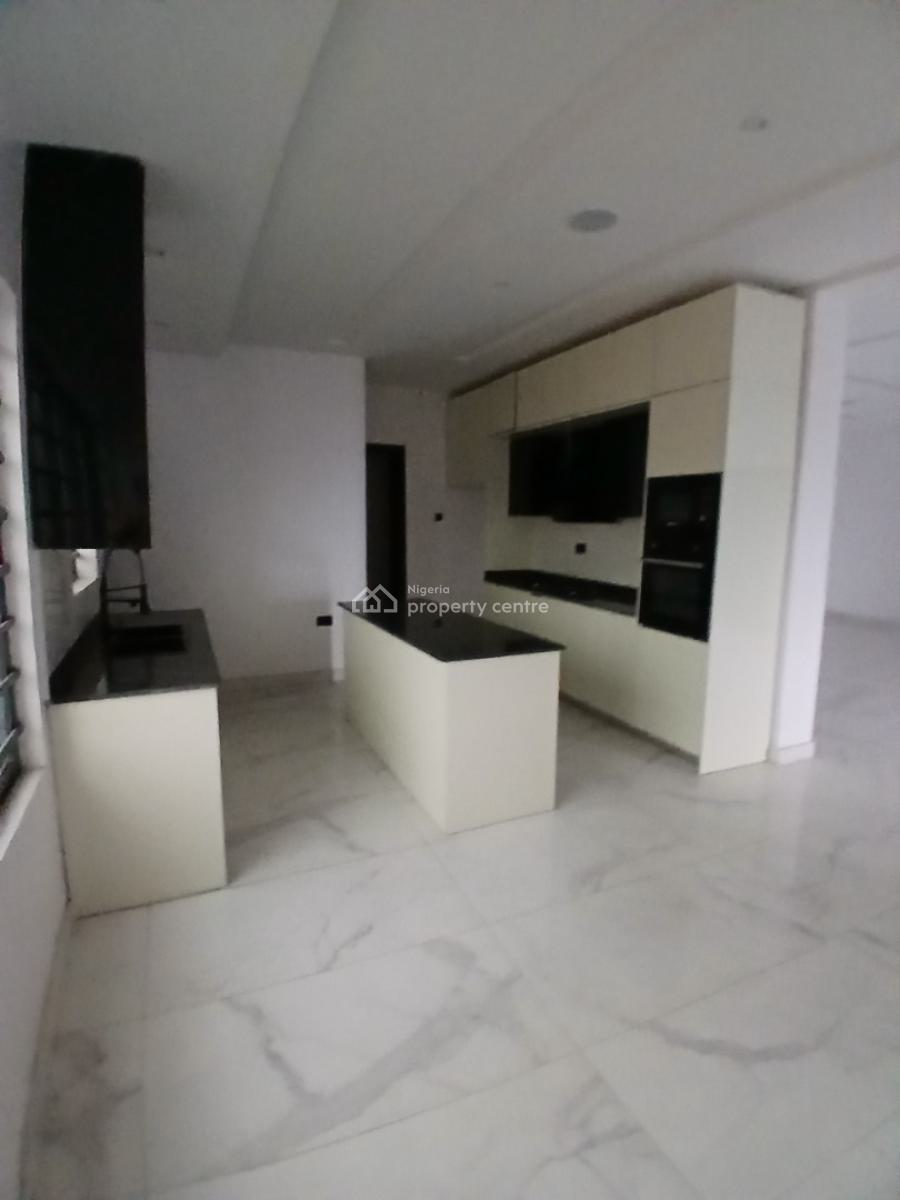 Newly Built and Serviced with 24/7 Power Supply 3 Bedroom En-suite Fla, Lekki Phase 1, Lekki, Lagos, Flat / Apartment for Rent