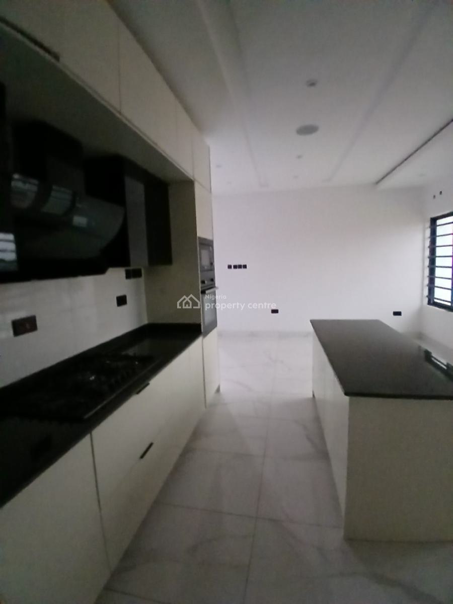 Newly Built and Serviced with 24/7 Power Supply 3 Bedroom En-suite Fla, Lekki Phase 1, Lekki, Lagos, Flat / Apartment for Rent