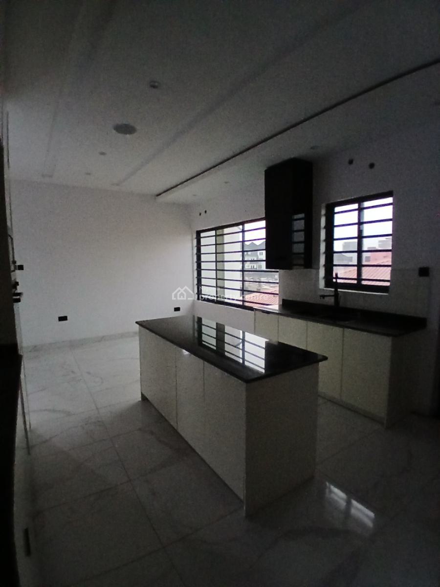 Newly Built and Serviced with 24/7 Power Supply 3 Bedroom En-suite Fla, Lekki Phase 1, Lekki, Lagos, Flat / Apartment for Rent