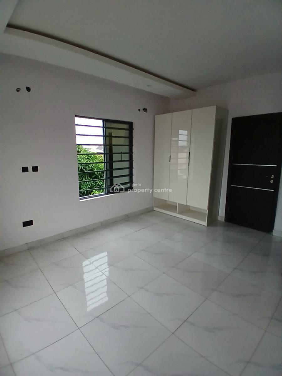 Newly Built and Serviced with 24/7 Power Supply 3 Bedroom En-suite Fla, Lekki Phase 1, Lekki, Lagos, Flat / Apartment for Rent