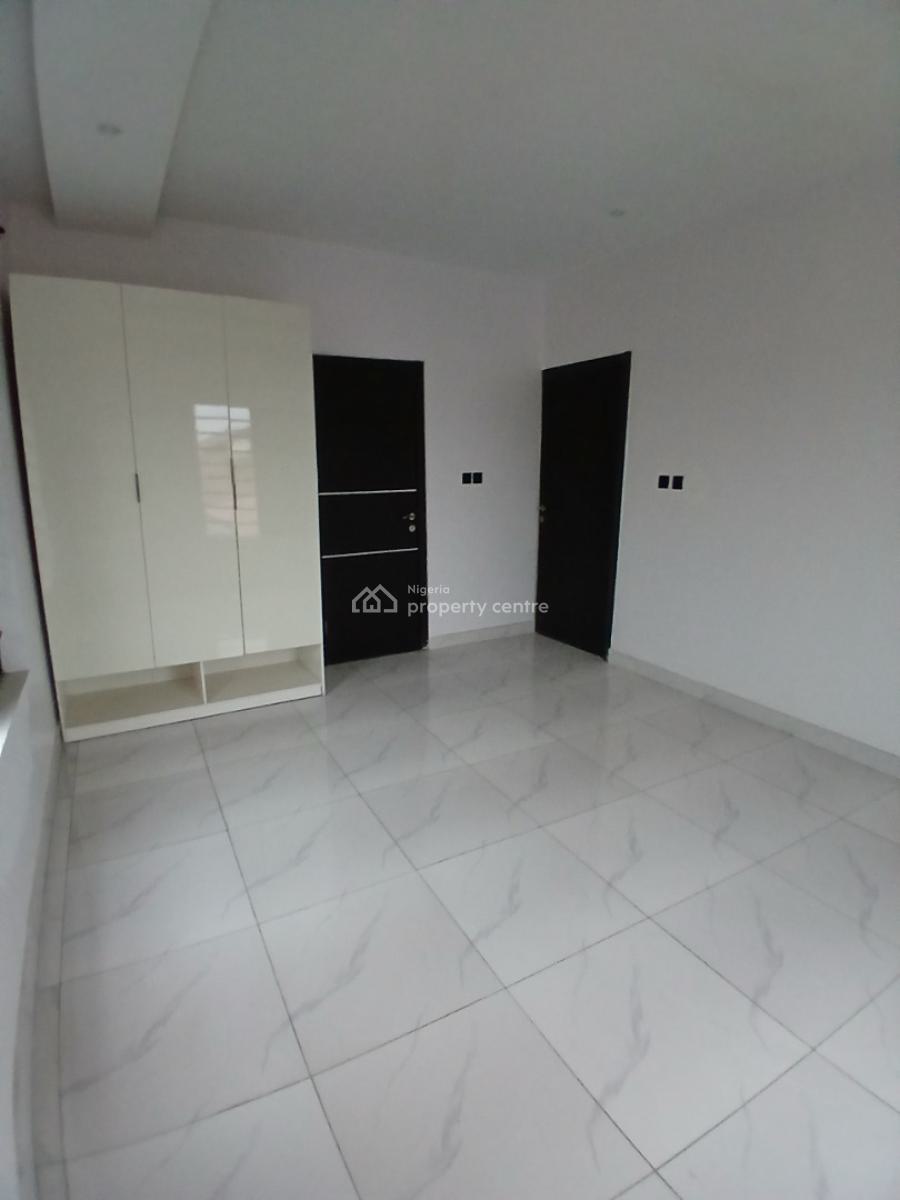 Newly Built and Serviced with 24/7 Power Supply 3 Bedroom En-suite Fla, Lekki Phase 1, Lekki, Lagos, Flat / Apartment for Rent