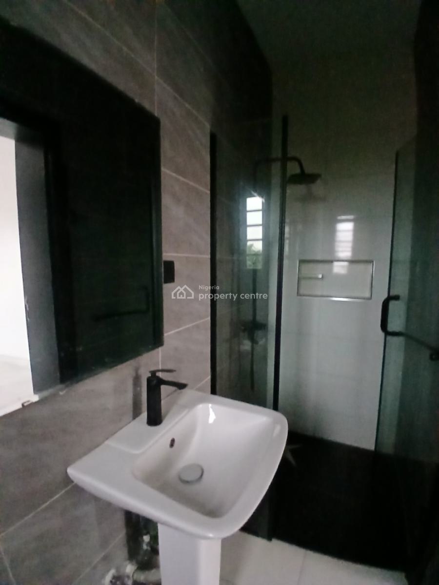 Newly Built and Serviced with 24/7 Power Supply 3 Bedroom En-suite Fla, Lekki Phase 1, Lekki, Lagos, Flat / Apartment for Rent