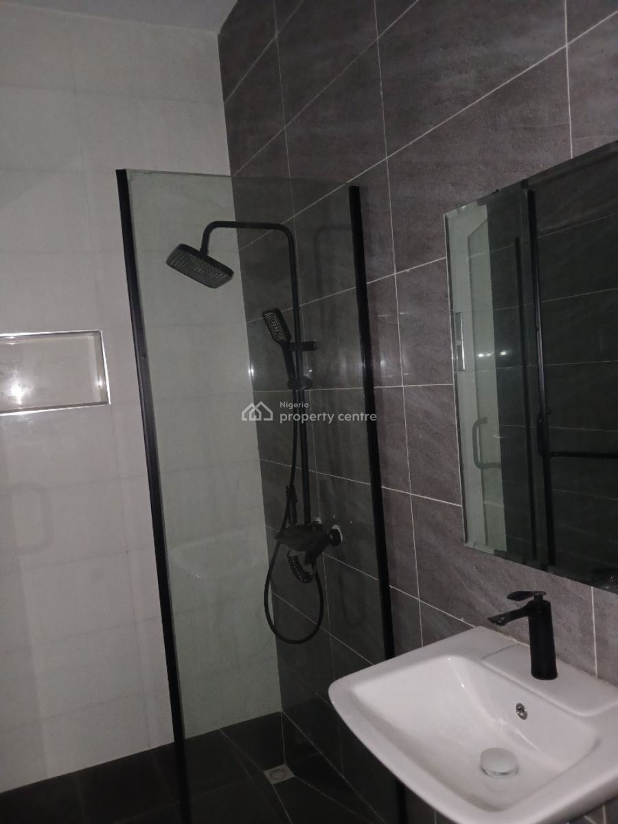 Newly Built and Serviced with 24/7 Power Supply 3 Bedroom En-suite Fla, Lekki Phase 1, Lekki, Lagos, Flat / Apartment for Rent