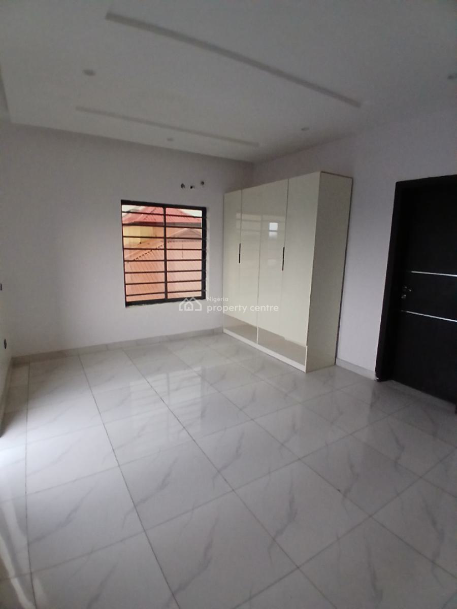 Newly Built and Serviced with 24/7 Power Supply 3 Bedroom En-suite Fla, Lekki Phase 1, Lekki, Lagos, Flat / Apartment for Rent