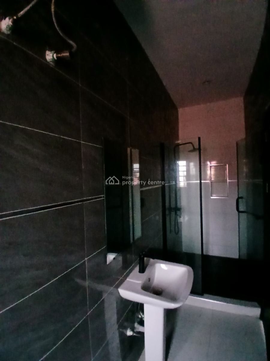 Newly Built and Serviced with 24/7 Power Supply 3 Bedroom En-suite Fla, Lekki Phase 1, Lekki, Lagos, Flat / Apartment for Rent