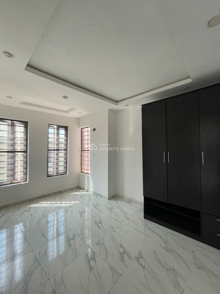 Neat 2 Bedroom Apartment, Ologolo, Lekki, Lagos, Flat / Apartment for Sale