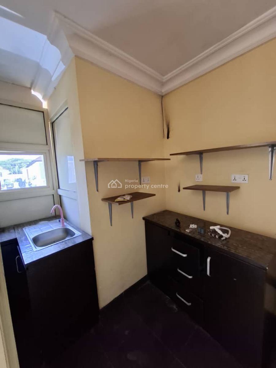 Spacious 2 Bedroom Apartment, Lekki Phase 1, Lekki, Lagos, Flat / Apartment for Rent