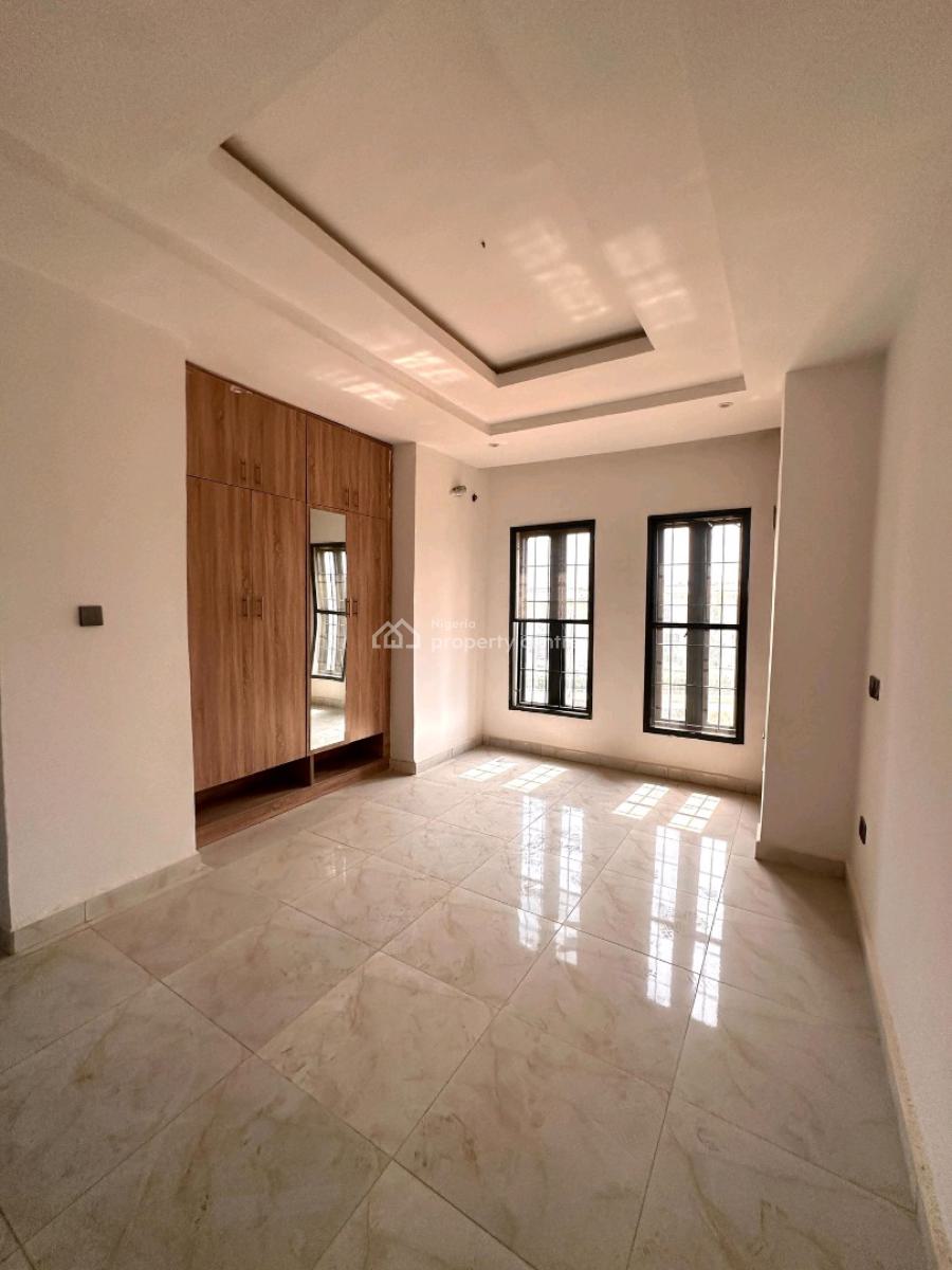 4 Bedroom Terrace Dulpex with Guest House  Guzape  Price: 350million, Guzape District, Abuja, House for Sale