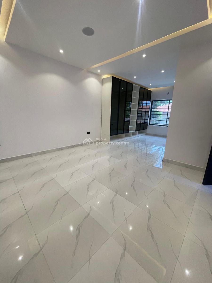 Spacious Three (3) Bedroom Apartment with Bq, Lekki Phase 1, Lekki, Lagos, Flat / Apartment for Rent