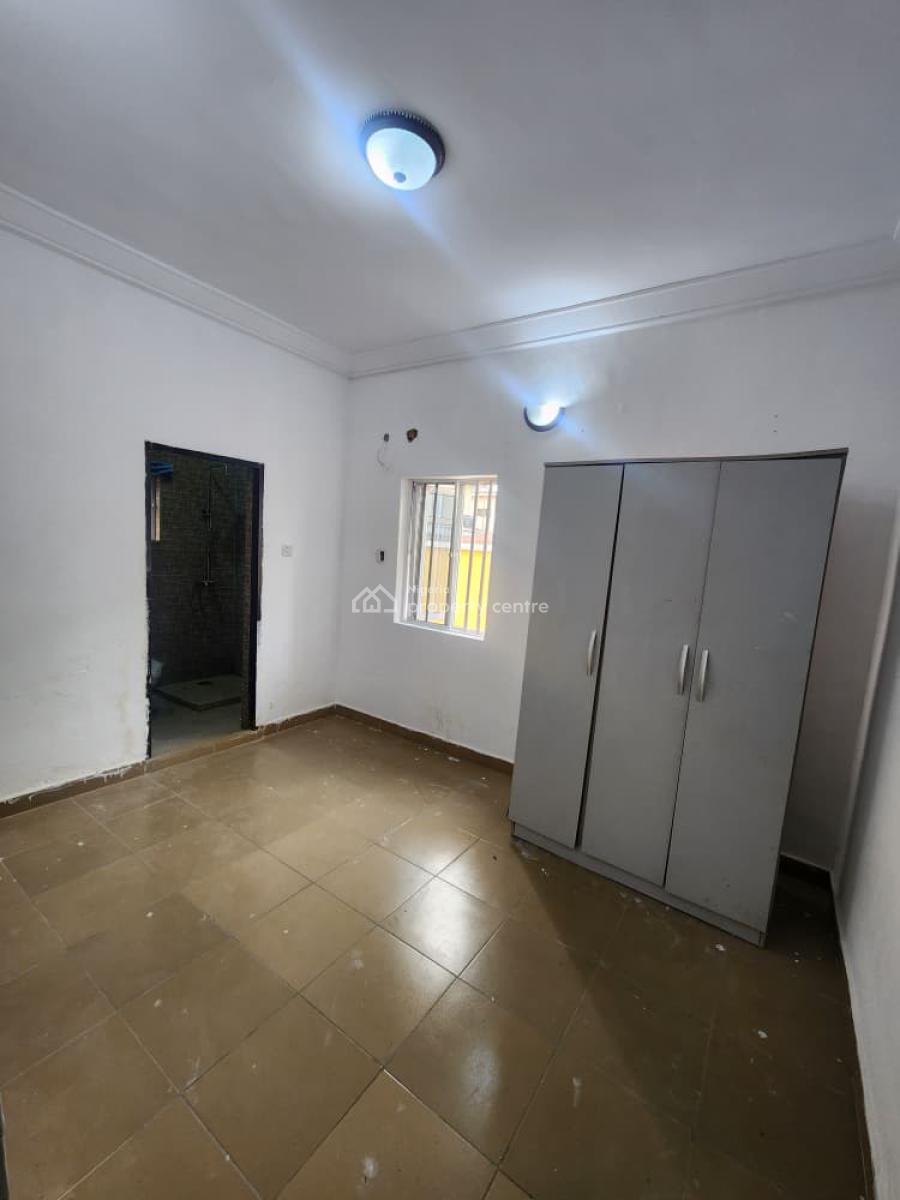 Spacious 3 Bedroom Flat, Off Randle, Surulere, Lagos, Flat / Apartment for Rent