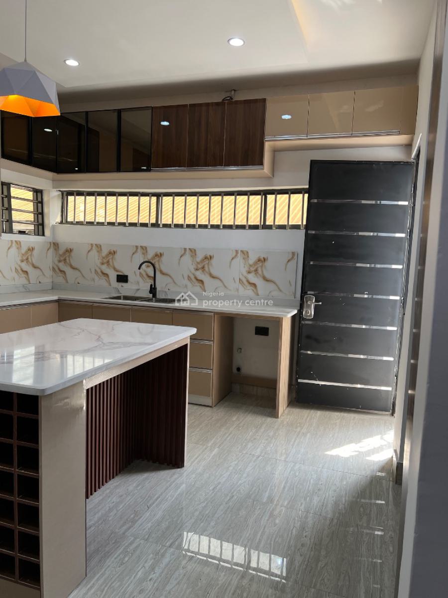 6 Bedroom, Behind Police Headquarters, Cabinet Road, Asaba, Delta, Detached Bungalow for Sale