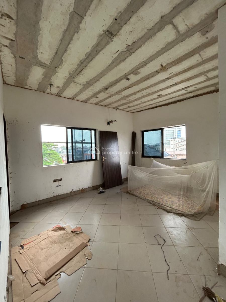 Neatly 2 Bedroom Apartment + Bq, Sabo, Yaba, Lagos, Flat / Apartment for Sale