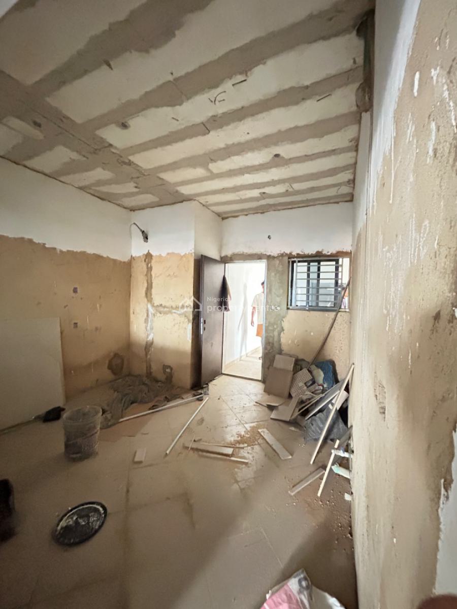 Neatly 2 Bedroom Apartment + Bq, Sabo, Yaba, Lagos, Flat / Apartment for Sale