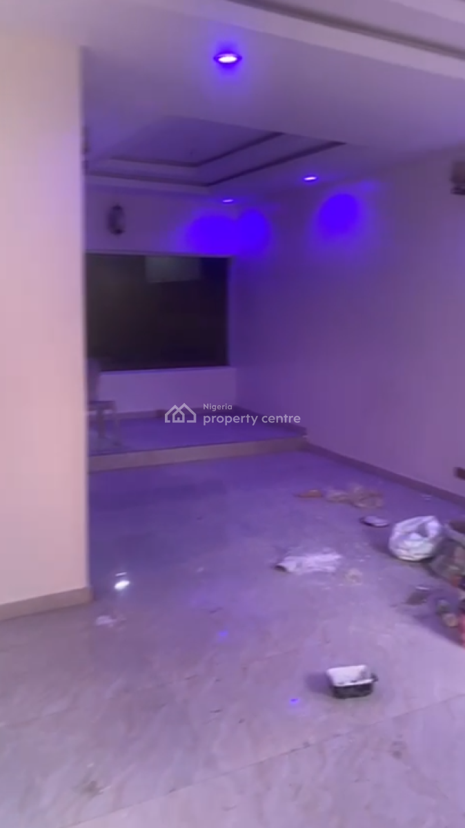 a Well Maintained 2 Bedroom Bungalow, Abraham Adesanya Estate, Lekki Phase 2, Lekki, Lagos, Detached Bungalow for Rent