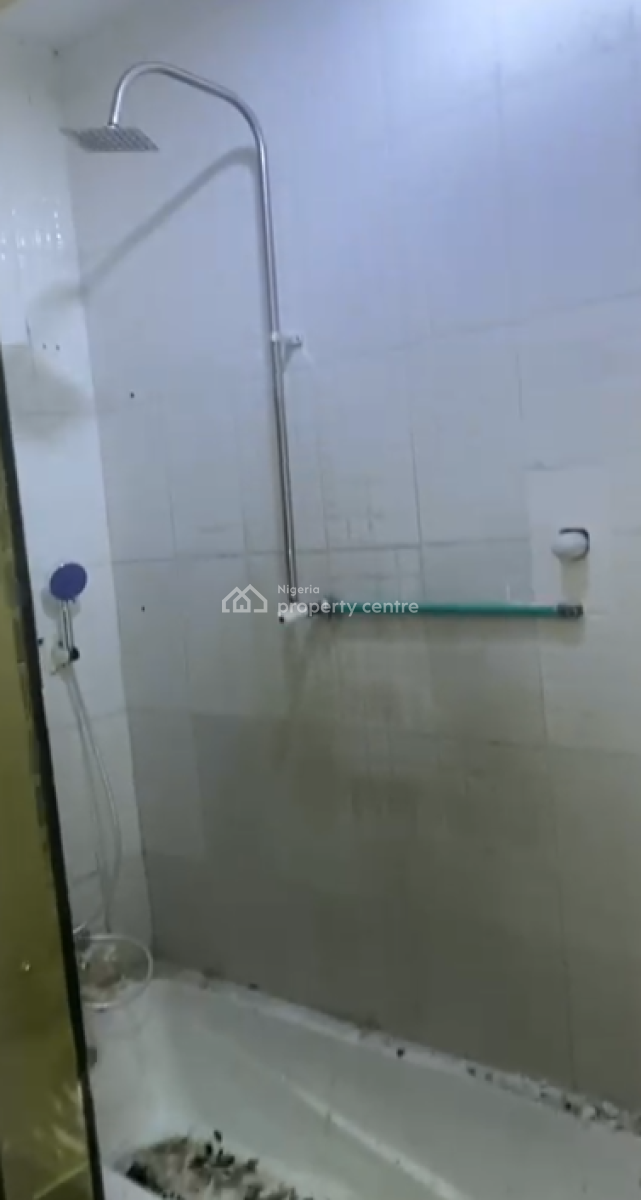 a Well Maintained 2 Bedroom Bungalow, Abraham Adesanya Estate, Lekki Phase 2, Lekki, Lagos, Detached Bungalow for Rent