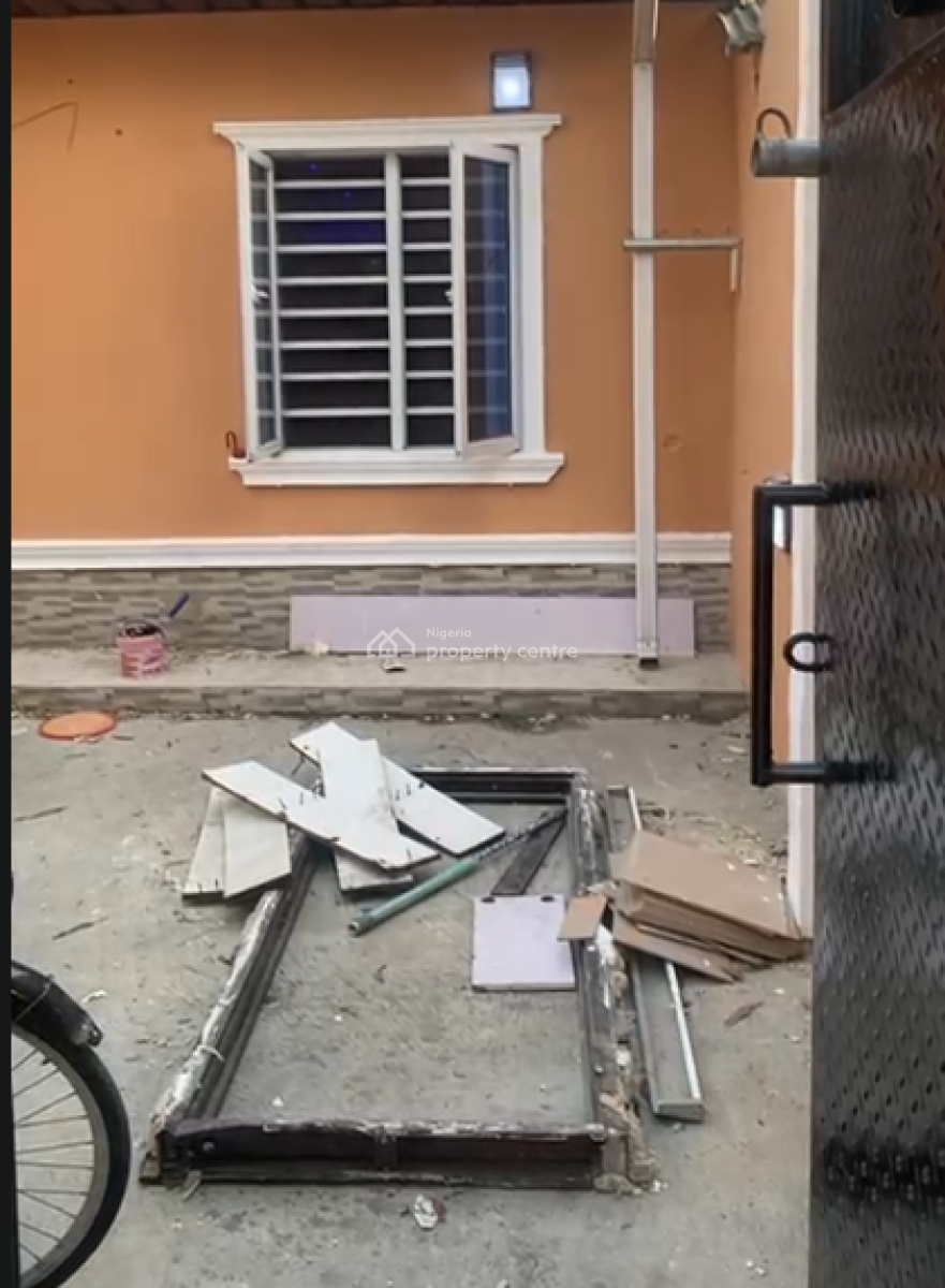 a Well Maintained 2 Bedroom Bungalow, Abraham Adesanya Estate, Lekki Phase 2, Lekki, Lagos, Detached Bungalow for Rent