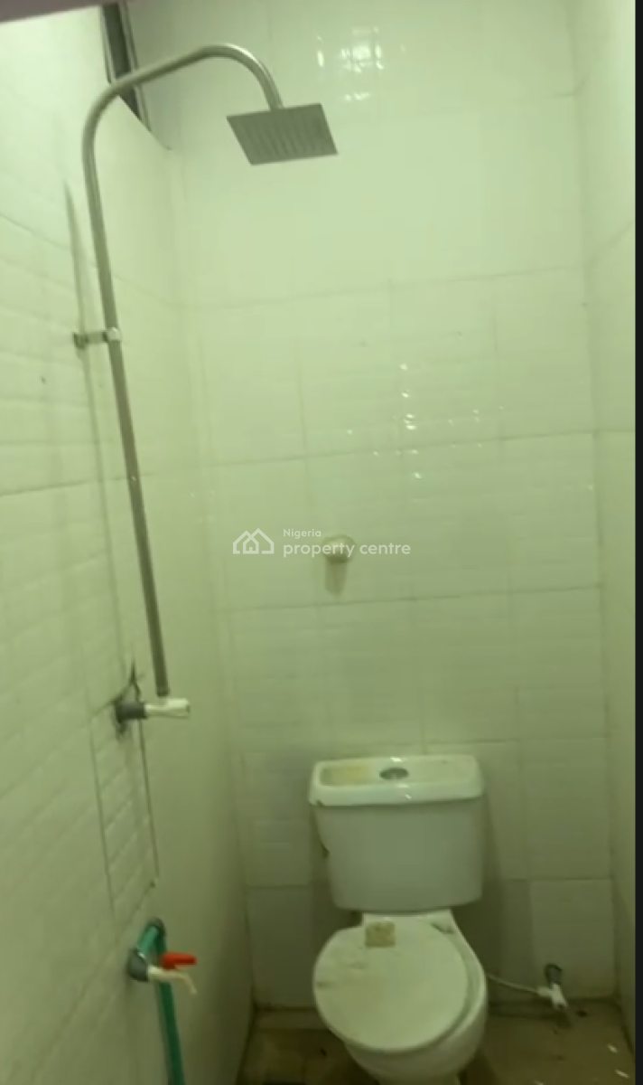 a Well Maintained 2 Bedroom Bungalow, Abraham Adesanya Estate, Lekki Phase 2, Lekki, Lagos, Detached Bungalow for Rent