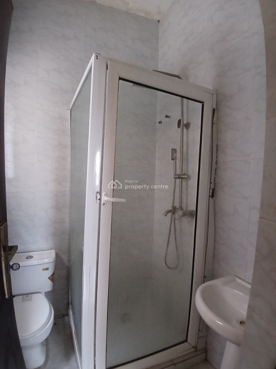 2 Bedroom Flat, Downstairs, Off Badore Road, Badore, Ajah, Lagos, Flat / Apartment for Rent