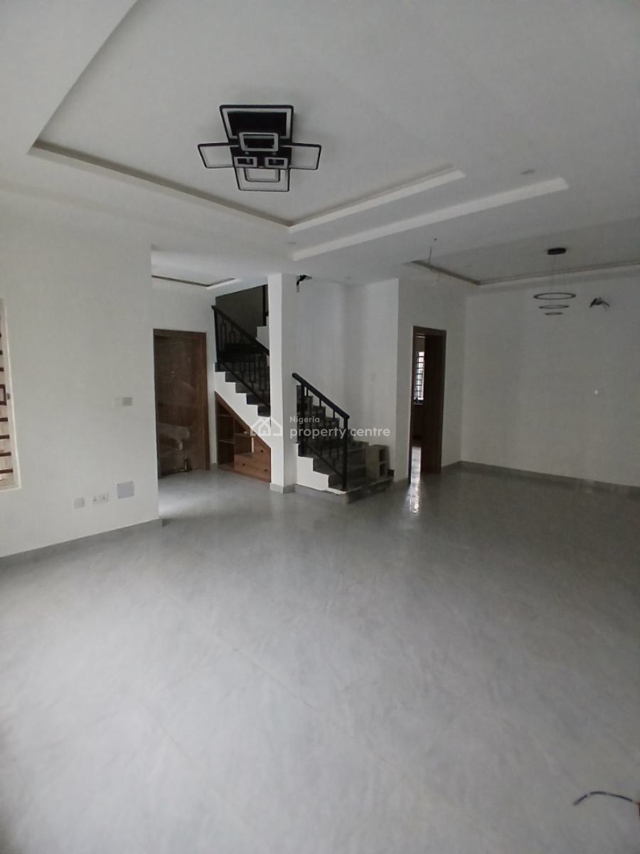 New and Serviced 4 Bedroom En-suite Townhouse with 1 Room Bq, Lekki Phase 1, Lekki, Lagos, Terraced Duplex for Rent