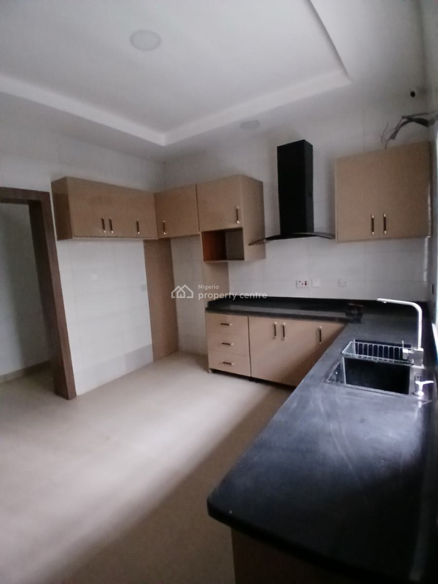 New and Serviced 4 Bedroom En-suite Townhouse with 1 Room Bq, Lekki Phase 1, Lekki, Lagos, Terraced Duplex for Rent