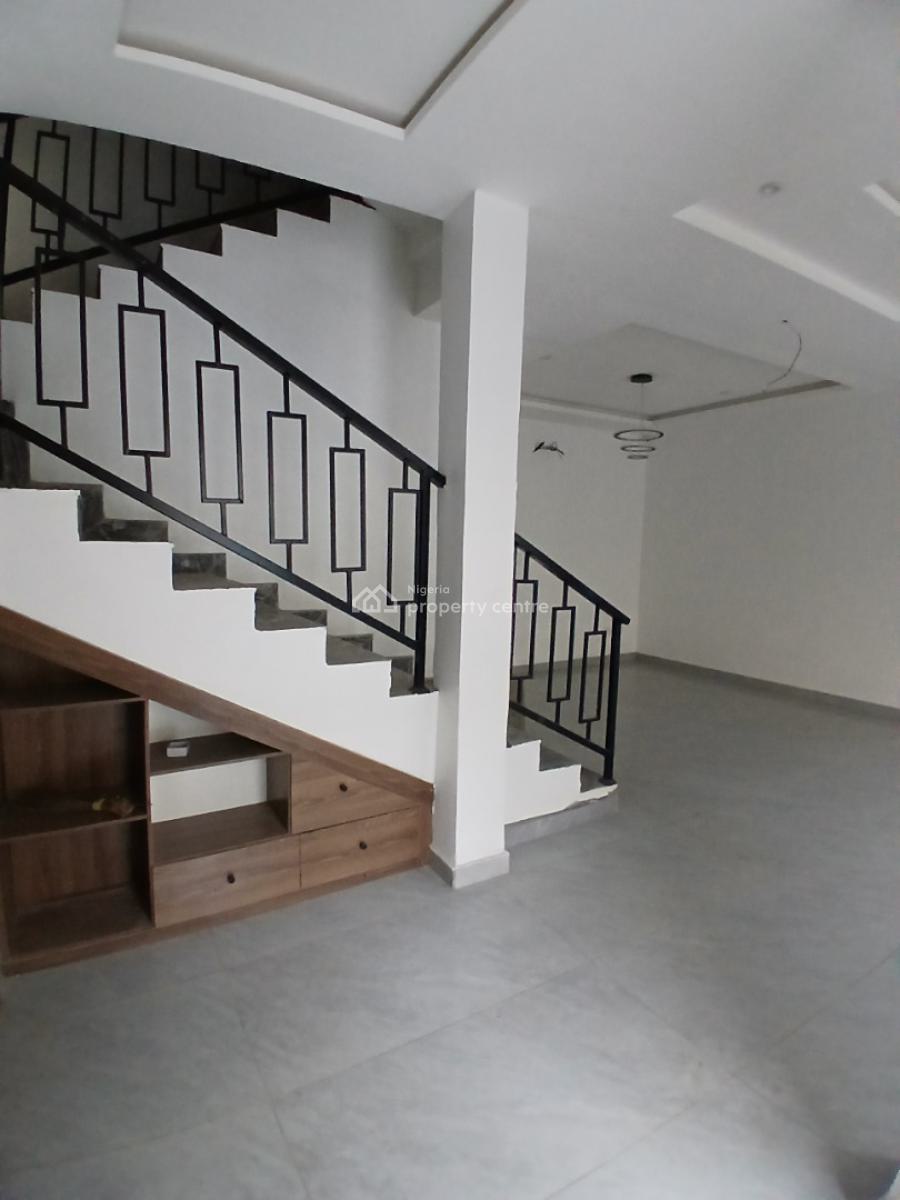 New and Serviced 4 Bedroom En-suite Townhouse with 1 Room Bq, Lekki Phase 1, Lekki, Lagos, Terraced Duplex for Rent