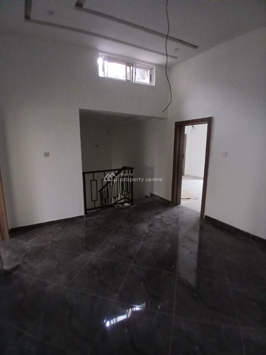 New and Serviced 4 Bedroom En-suite Townhouse with 1 Room Bq, Lekki Phase 1, Lekki, Lagos, Terraced Duplex for Rent