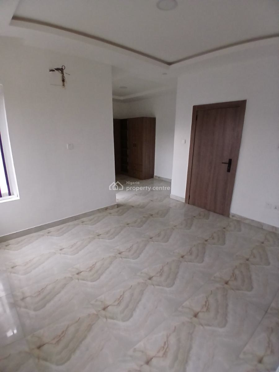 New and Serviced 4 Bedroom En-suite Townhouse with 1 Room Bq, Lekki Phase 1, Lekki, Lagos, Terraced Duplex for Rent