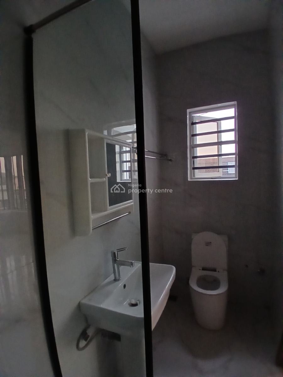 New and Serviced 4 Bedroom En-suite Townhouse with 1 Room Bq, Lekki Phase 1, Lekki, Lagos, Terraced Duplex for Rent