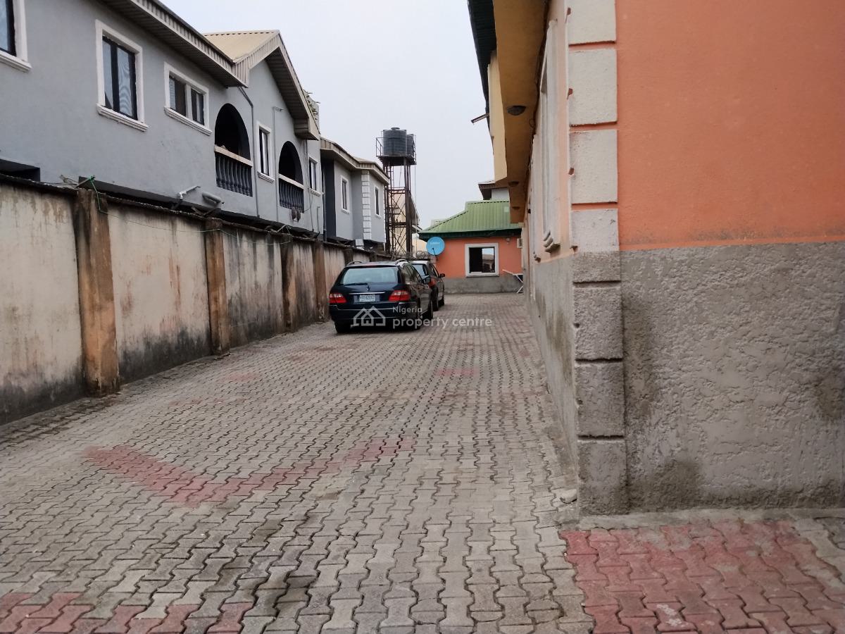 Well Maintained 4 Units 3 Bedroom Apartment, Fidiso Estate, Abijor, Lekki, Lagos, Block of Flats for Sale
